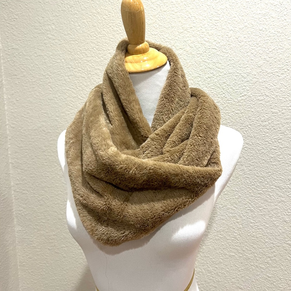 NWT Faux Fur Tan Loop Scarf